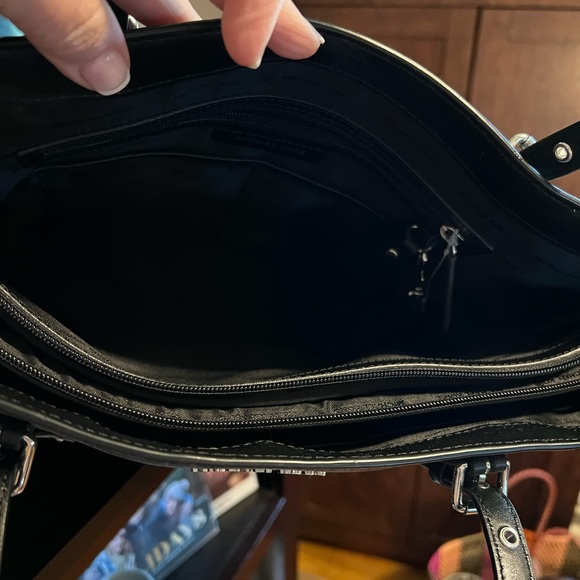 Beautiful MK bag , in new condition . Used once . - Picture 3 of 3